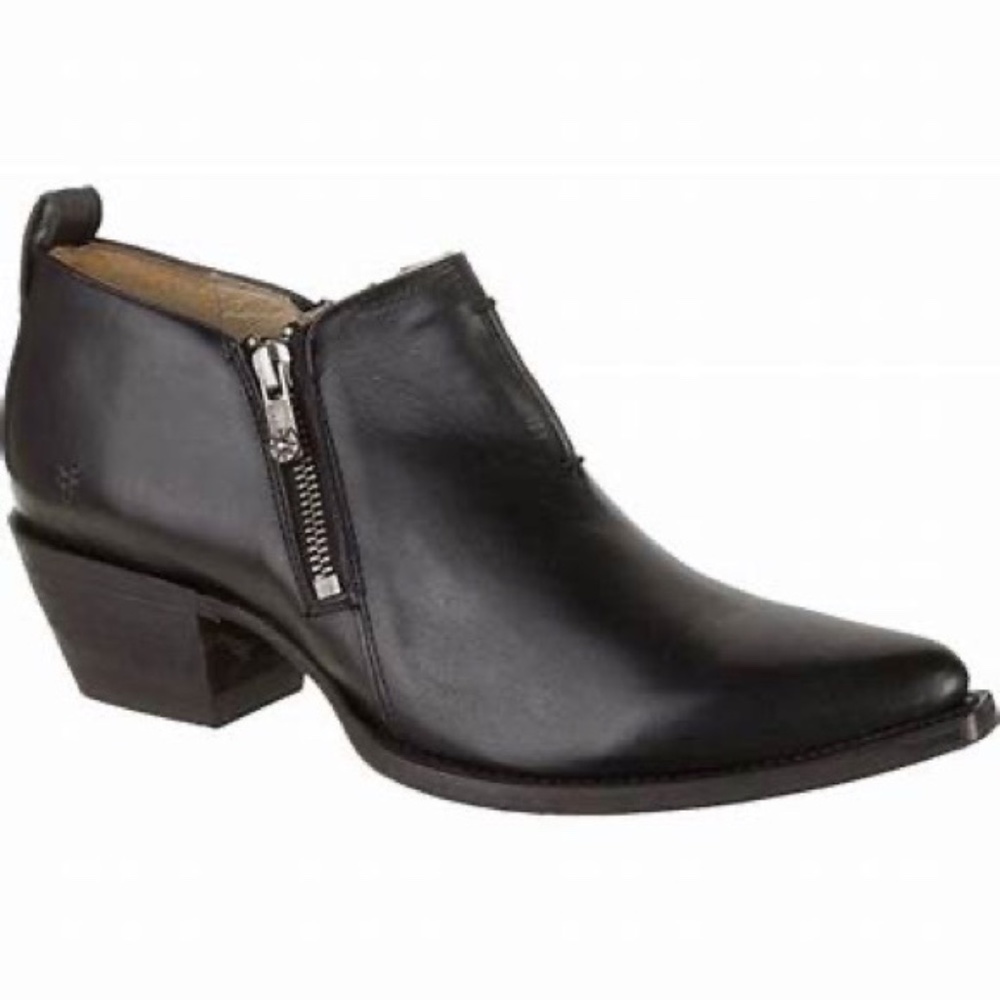 BNIB Frye Sacha Moto Shootie in Black 5.5